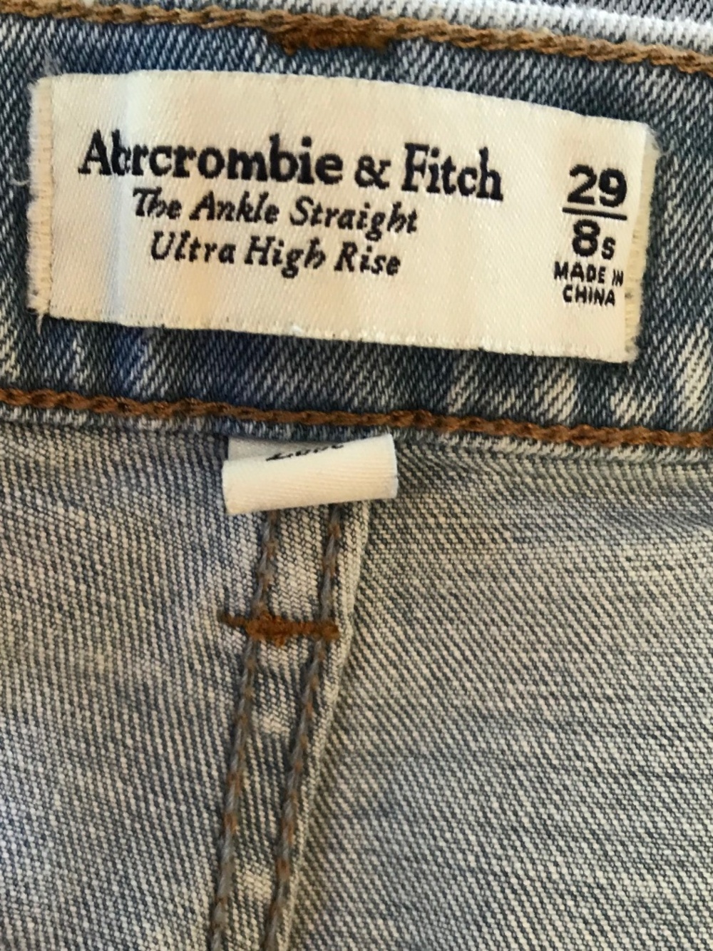 Abercrombie & Fitch Light Wash Straight Leg Jeans - Picture 4 of 8